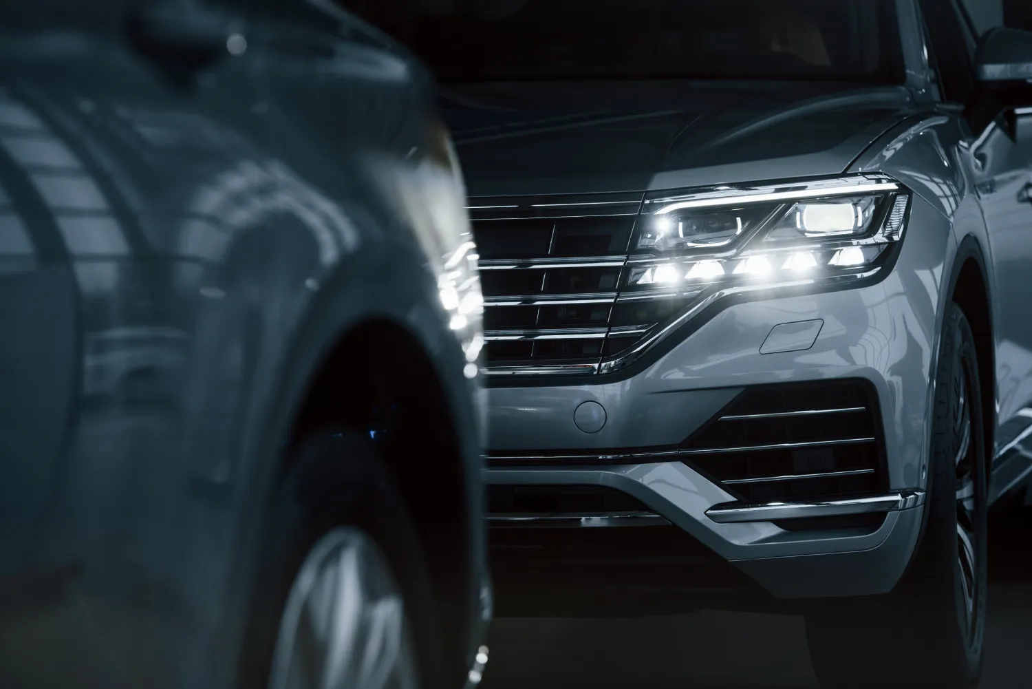 SUV Autofront mit LED-Lichtern